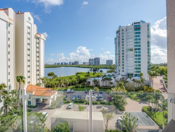 Lovely 3 Bedroom Vacation Condo in Naples